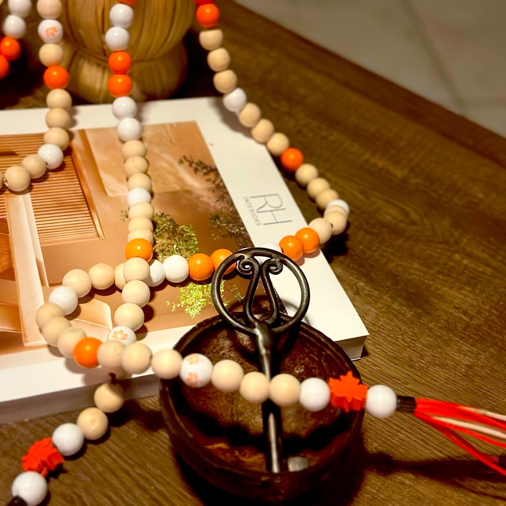 Thanksgiving Garland 8 feet long with 4 inch tassels on each end. Customizable!